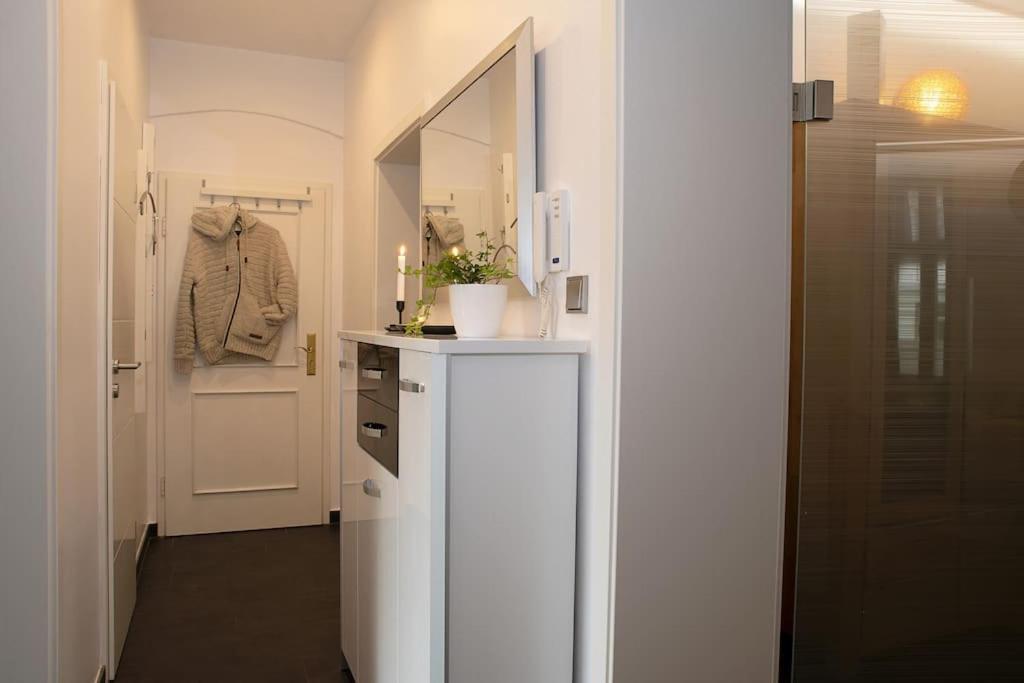 Apartment Md-7 Lutherstrasse 15 - Luxus-wasserbett-smarttv-terrasse-2schlafzimmer